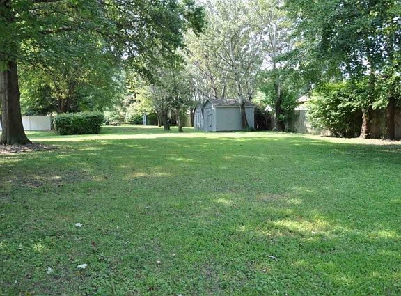 3rd image of 809 Kirkwood Dr