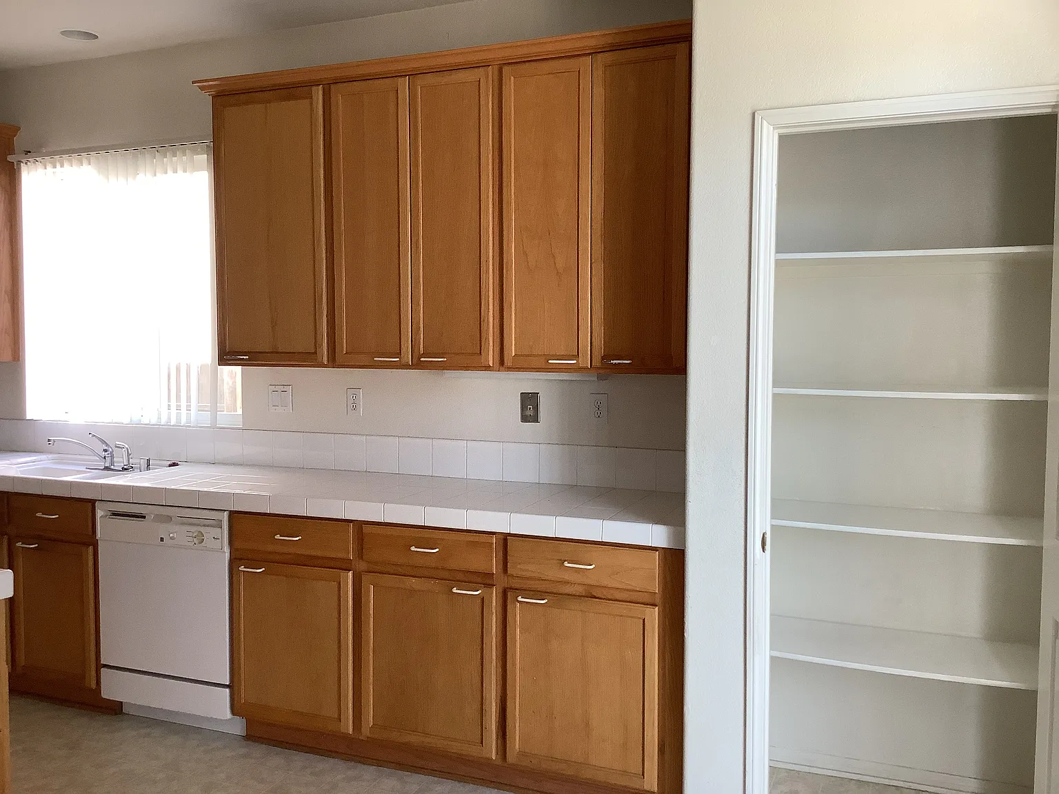 4 bed, 1960 sqft, $2,500 — Photo 3