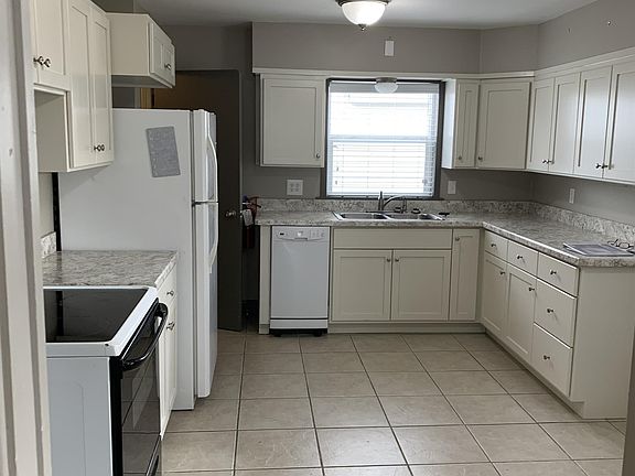 2nd image of 1131 Avenue E