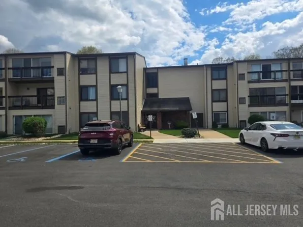 278 Crosse Dr APT 3F, Monroe Township, NJ 08831