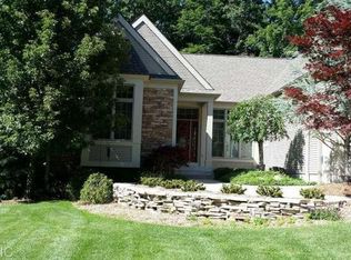 2164 W Glen Ct, Norton Shores, MI 49441