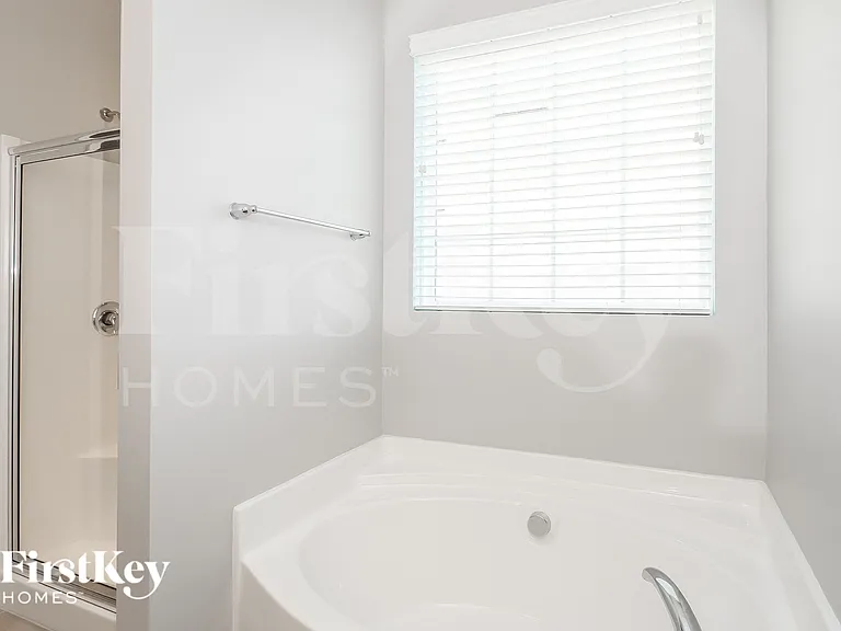 1643 Ashmead Ln — Photo 10