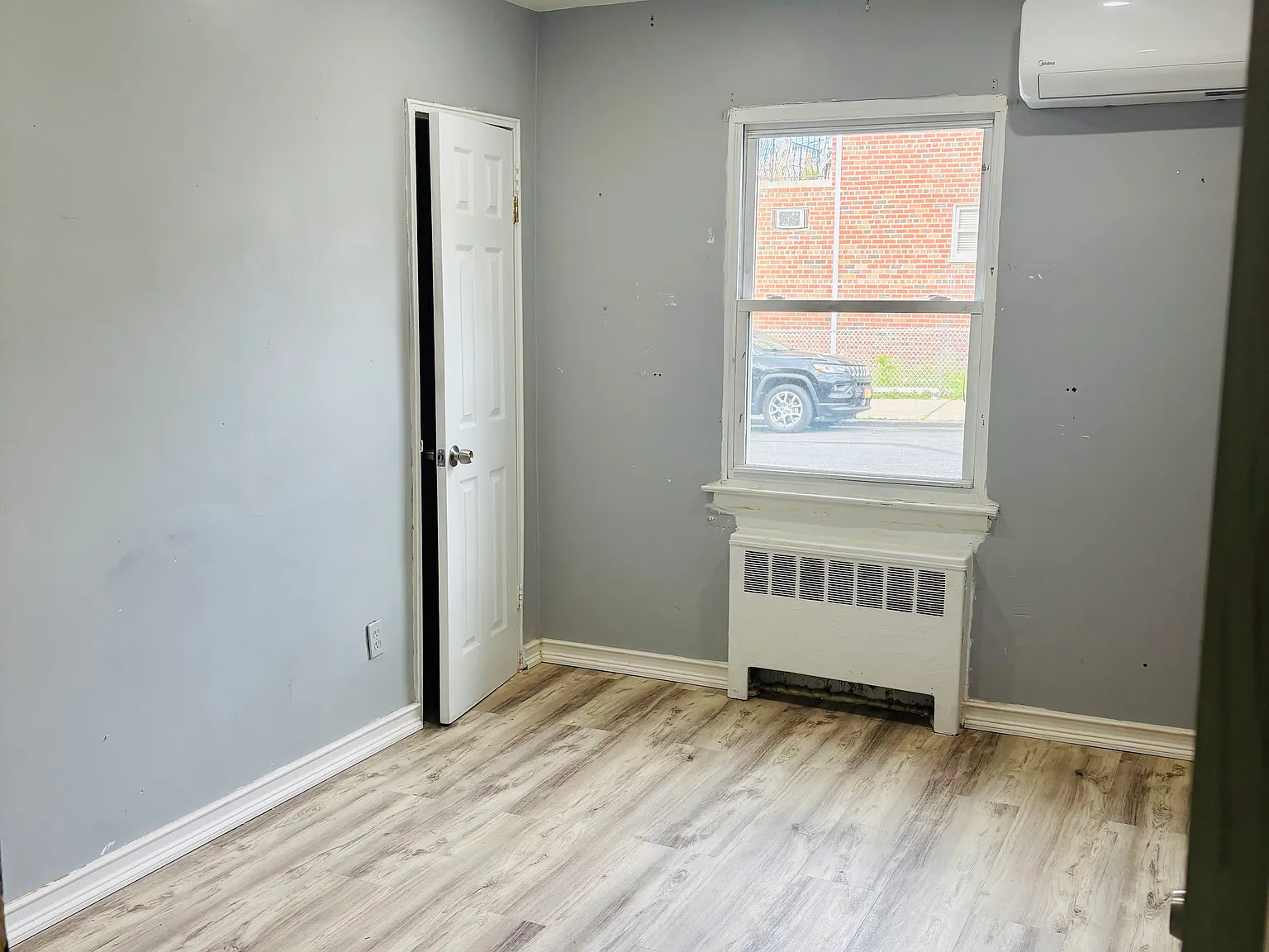 3 bed, 1100 sqft, $3,777 — Photo 3