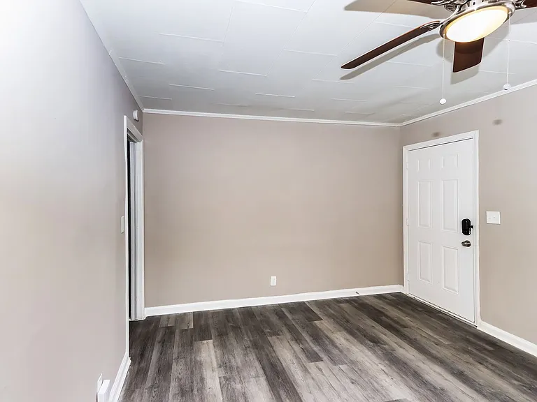 1194186_017_living_room_12987886.jpg