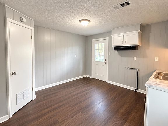 4th image of 433 Dixie Rd
