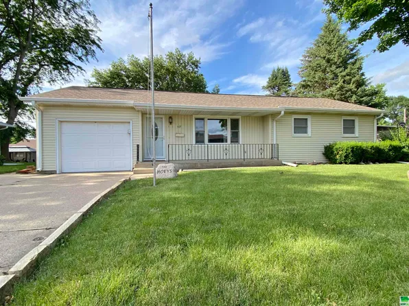 507 Evelyn Dr, Le Mars, IA 51031