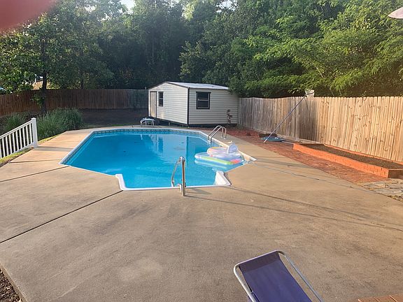 5th image of 3708 Iona Dr