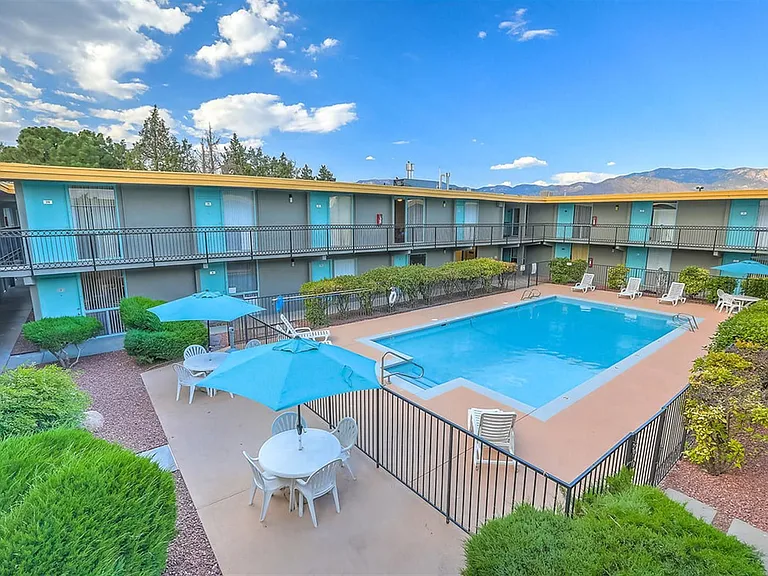 ABQ Uptown Horizons — Photo 25
