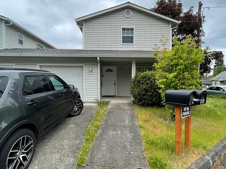 2420 T St — Photo 2
