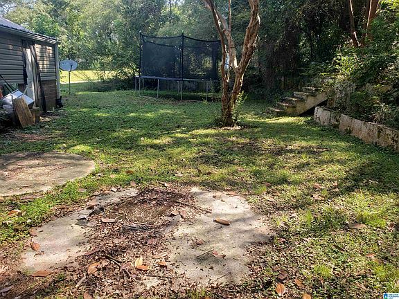 4th image of 105 Eastern Valley Rd
