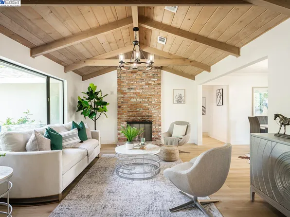 112 Donald Dr, Moraga, CA 94556