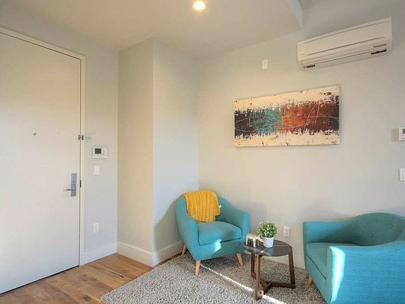 4th image of 1038 Greene Ave #709