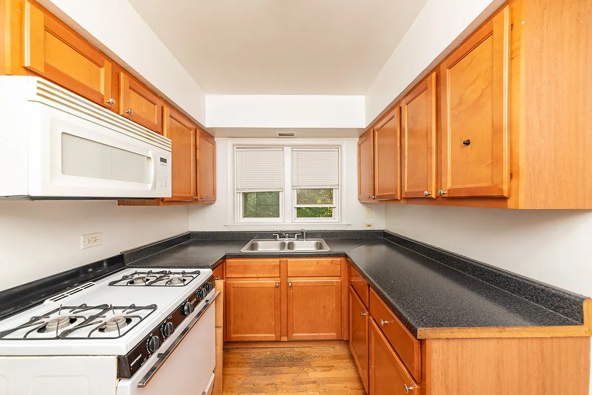 2 bed, 1000 sqft, $1,500 — Photo 2