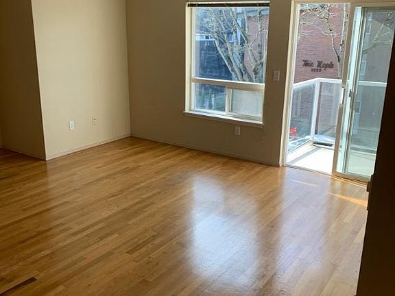 5th image of 5260 15th Ave NE #202