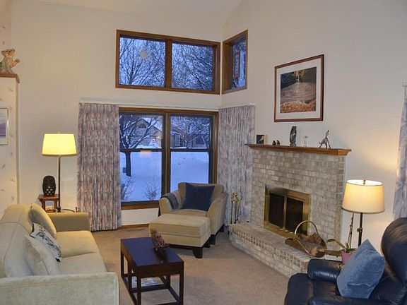 2nd image of 998 Danbury Ct