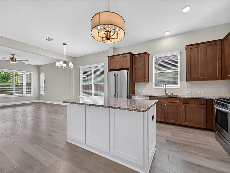 18410 Central Creek Dr — Photo 11