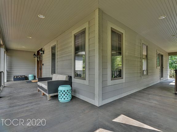 3rd image of 98 Crescent Ave