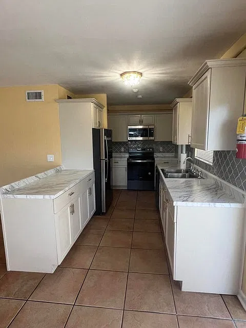 3 bed, 1433 sqft, $3,200 — Photo 4