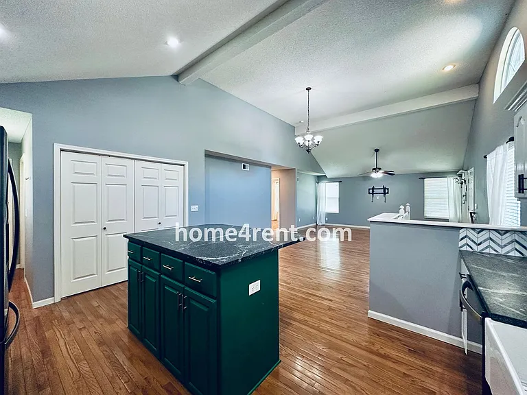 8601 England St — Photo 18