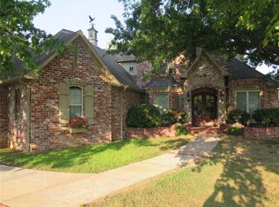 5401 S 44th St, Rogers, AR 72758