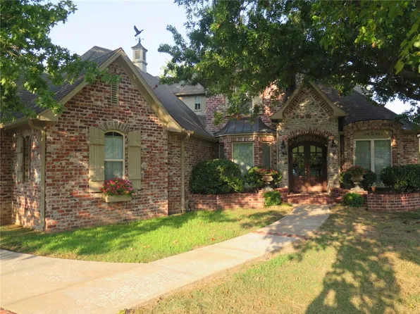 5401 S 44th St, Rogers, AR 72758