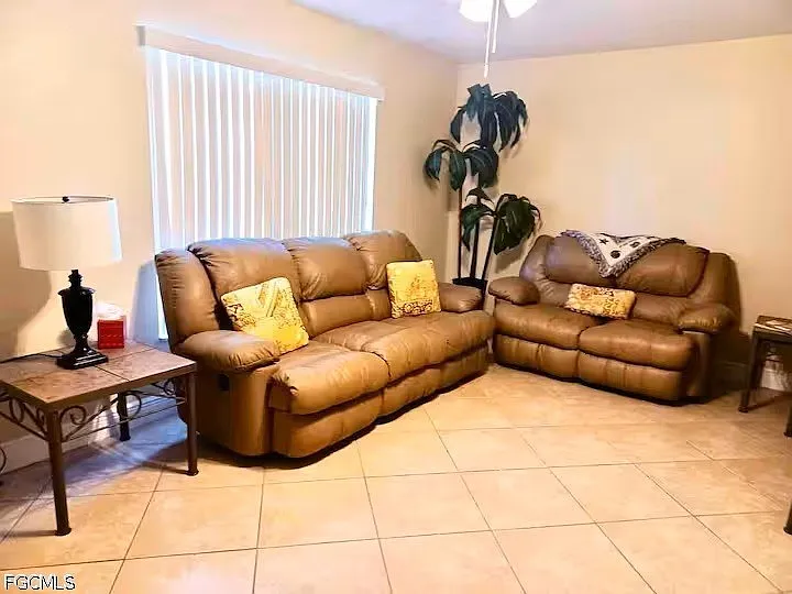 2 bed, 1.0 bath, 1740 sqft, $1,700 — Photo 2