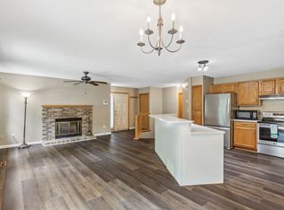 10270 Arrowwood Dr, Eden Prairie, MN 55347