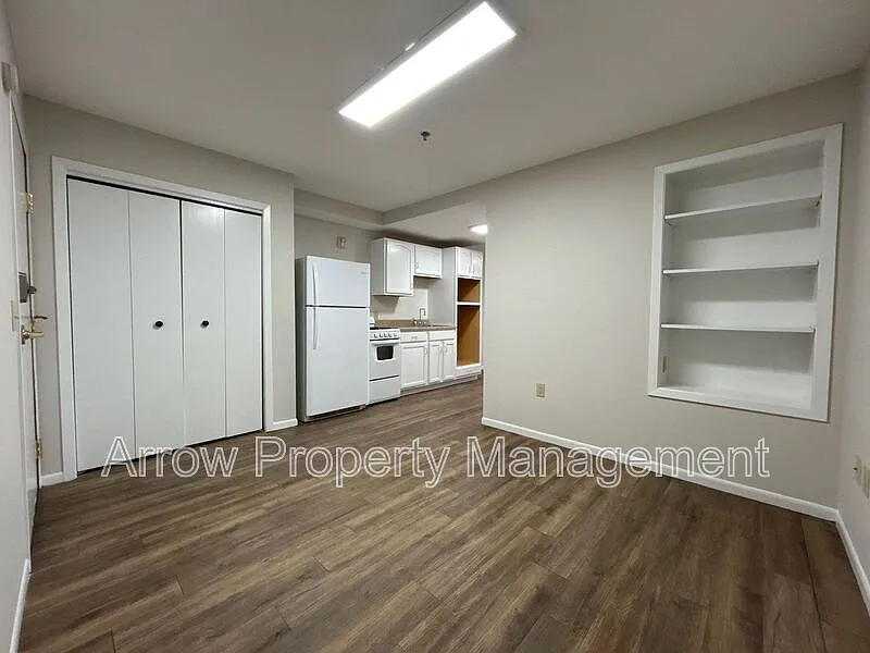 Studio, 1.0 bath, $650 — Photo 4