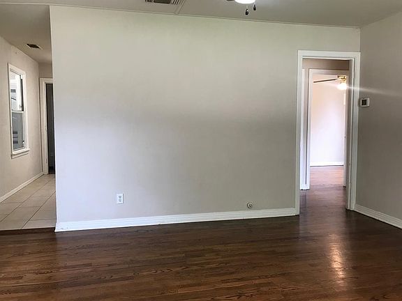 3rd image of 4901 Royal Dr