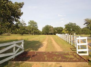 1016 Reagan Ln, Columbus, TX 78934