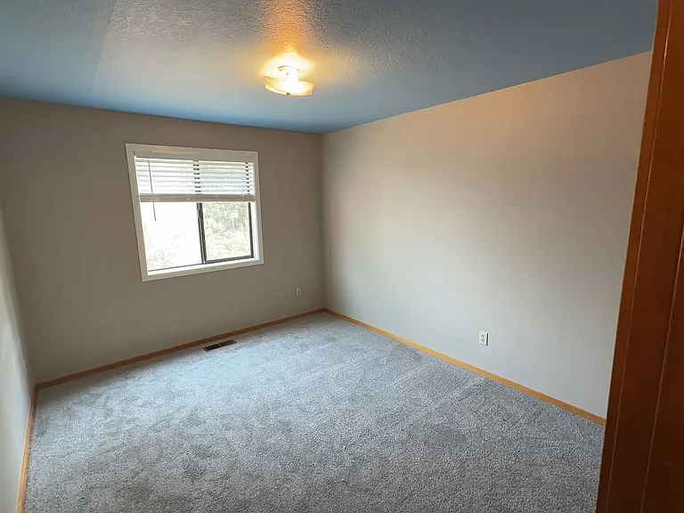 2741 NE Laramie Way — Photo 15