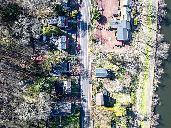 5th image of 3673 River Rd