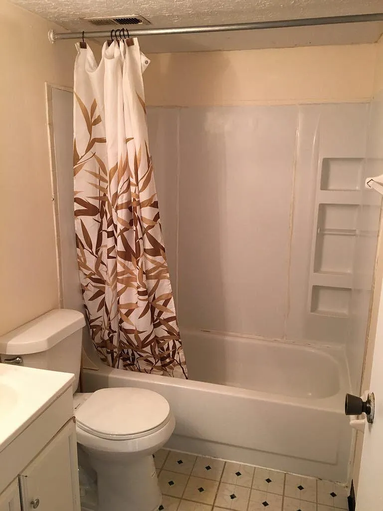 2 bed, 1.5 bath, 1200 sqft, $975 — Photo 2