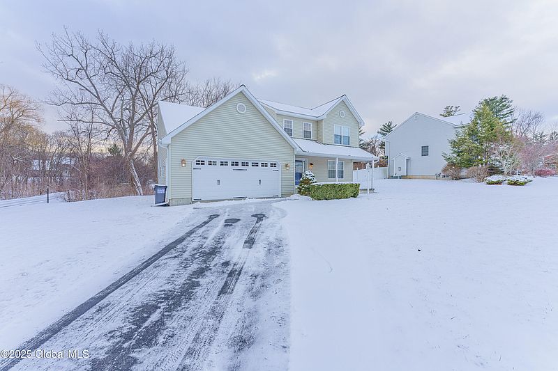 3rd image of 2184 River Road
