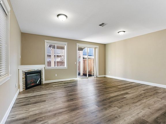 4th image of 2633 NE 130th Ct
