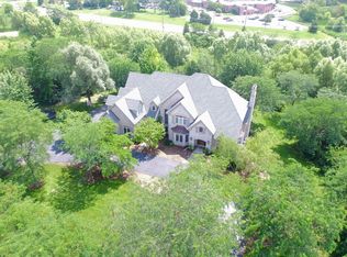 36 Old Lake Rd, Hawthorn Woods, IL 60047