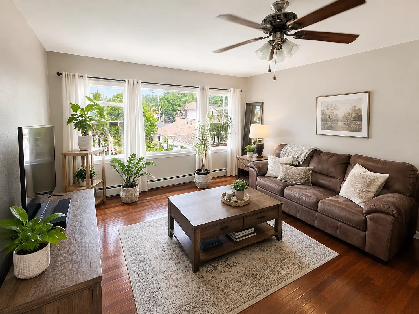 3 bed, 1200 sqft, $2,400 — Photo 3
