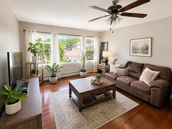 3rd image of 6253 W Devon Ave #1N