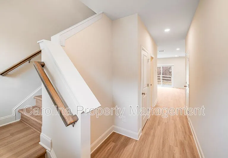 645 Brookwood St #B — Photo 4