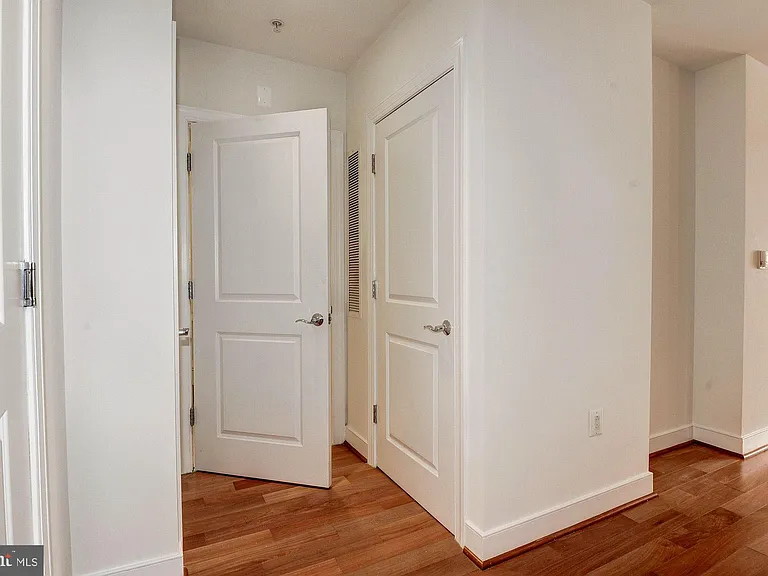 2425 NW #L — Photo 3