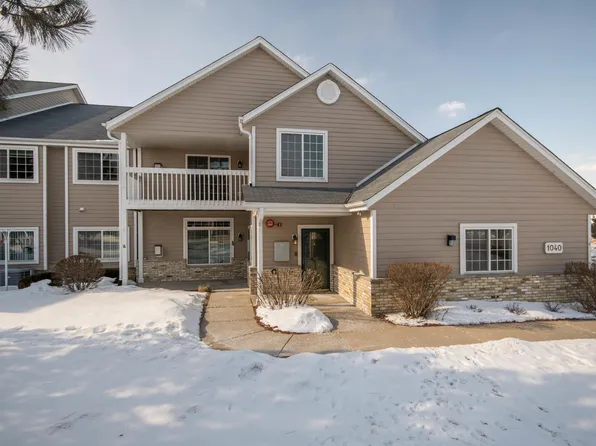 1040 River Place Blvd, Waukesha, WI 53189