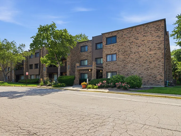 1100 E Randville Dr #203 — Photo 4
