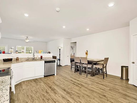 5th image of 6955 Rebecca Ln