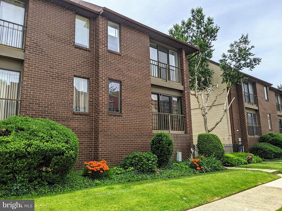 2nd image of 9567 James St #B