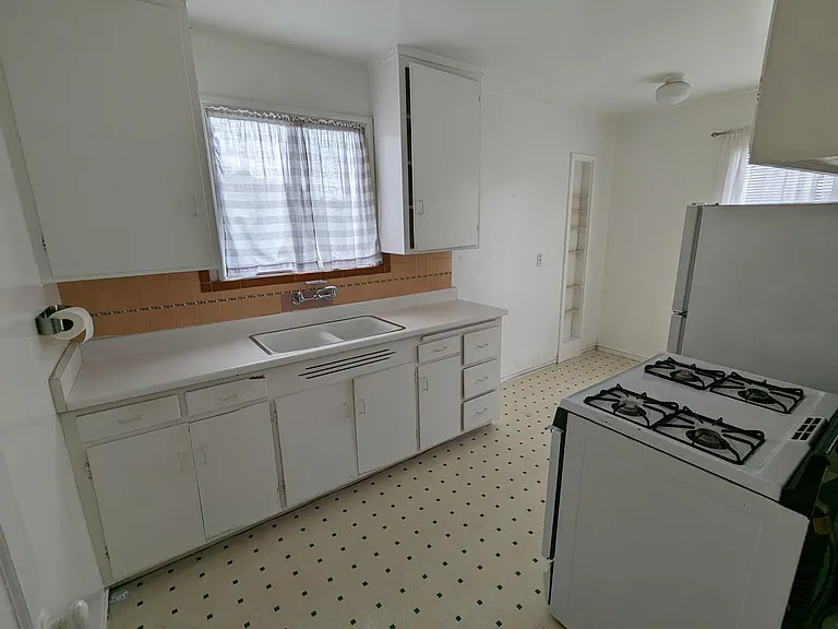 905 Dwight Way — Photo 16