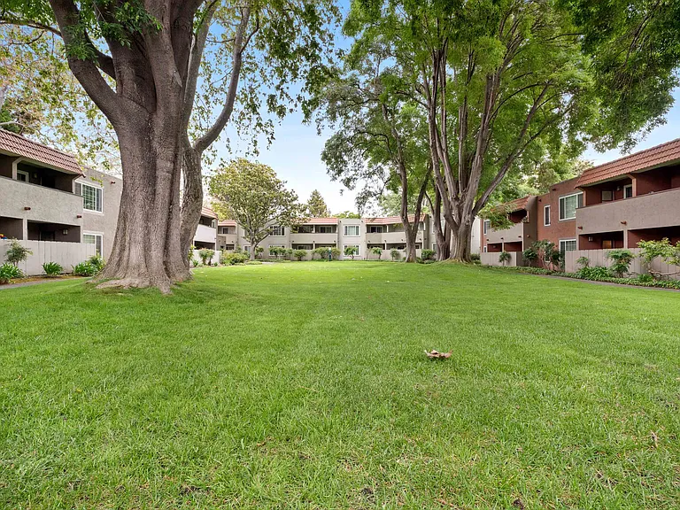 Glen Oaks — Photo 10