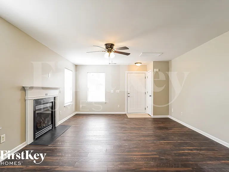 546 River View Dr — Photo 2