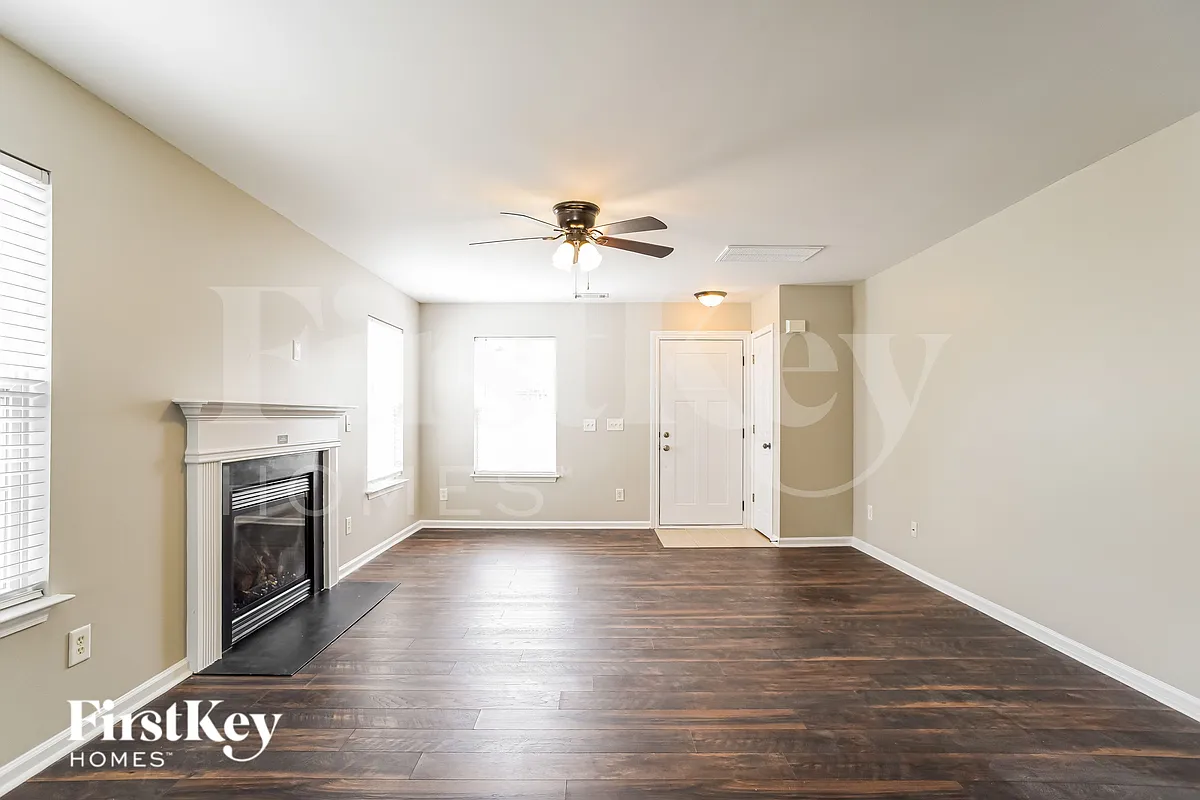 Building Photo - 546 River View Dr