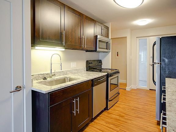 3rd image of 727 Bellevue Ave E #408