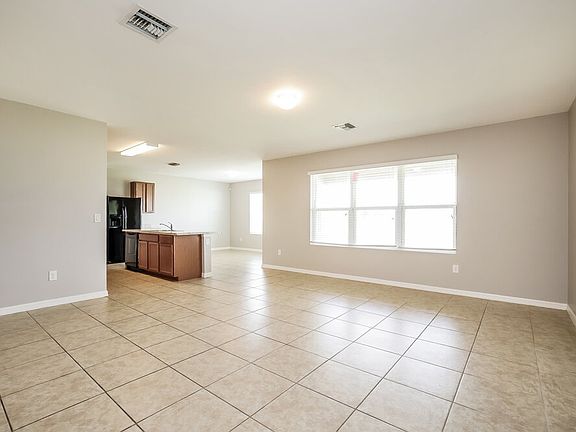 5th image of 2520 SW 15th Pl